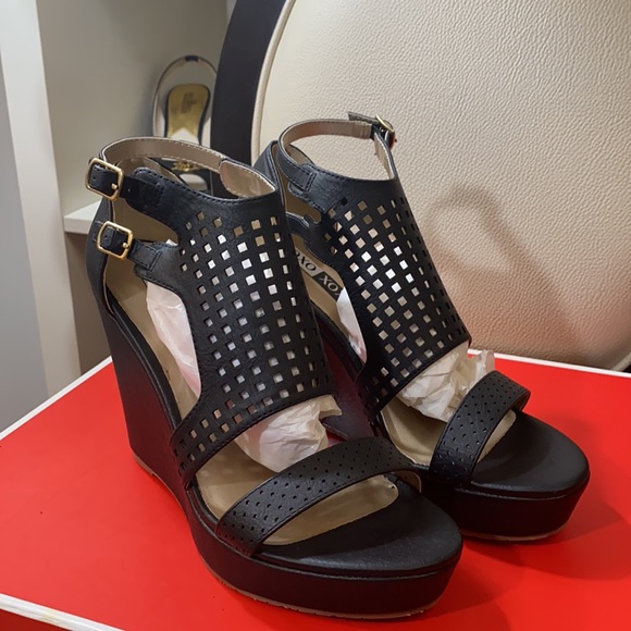 Beautiful XOXO brand new wedges Sandals. - Picture 4 of 7